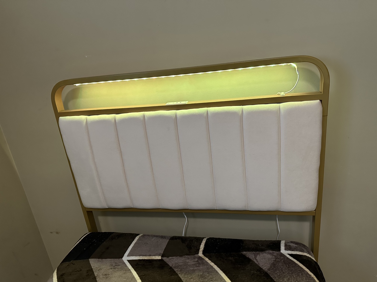 Twin size bed - photo 4