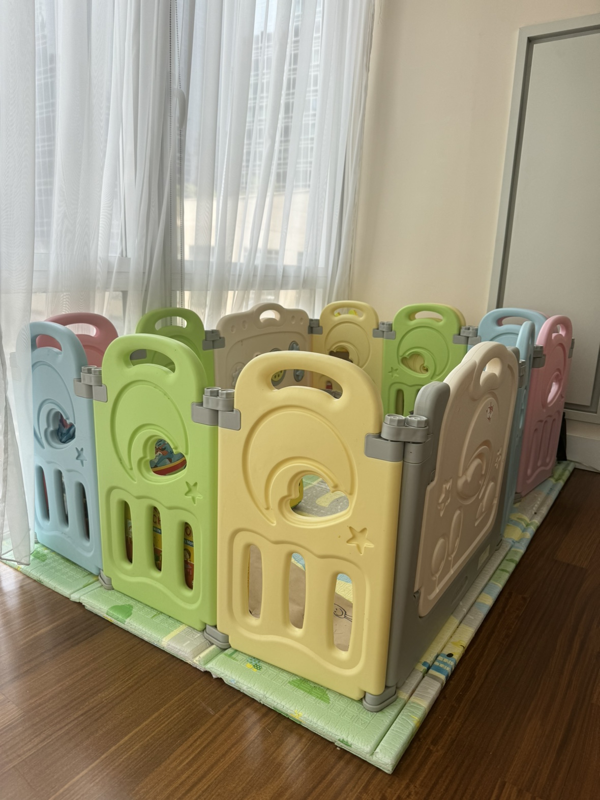 Foldable playpen - baby safety play yard with and baby play mat