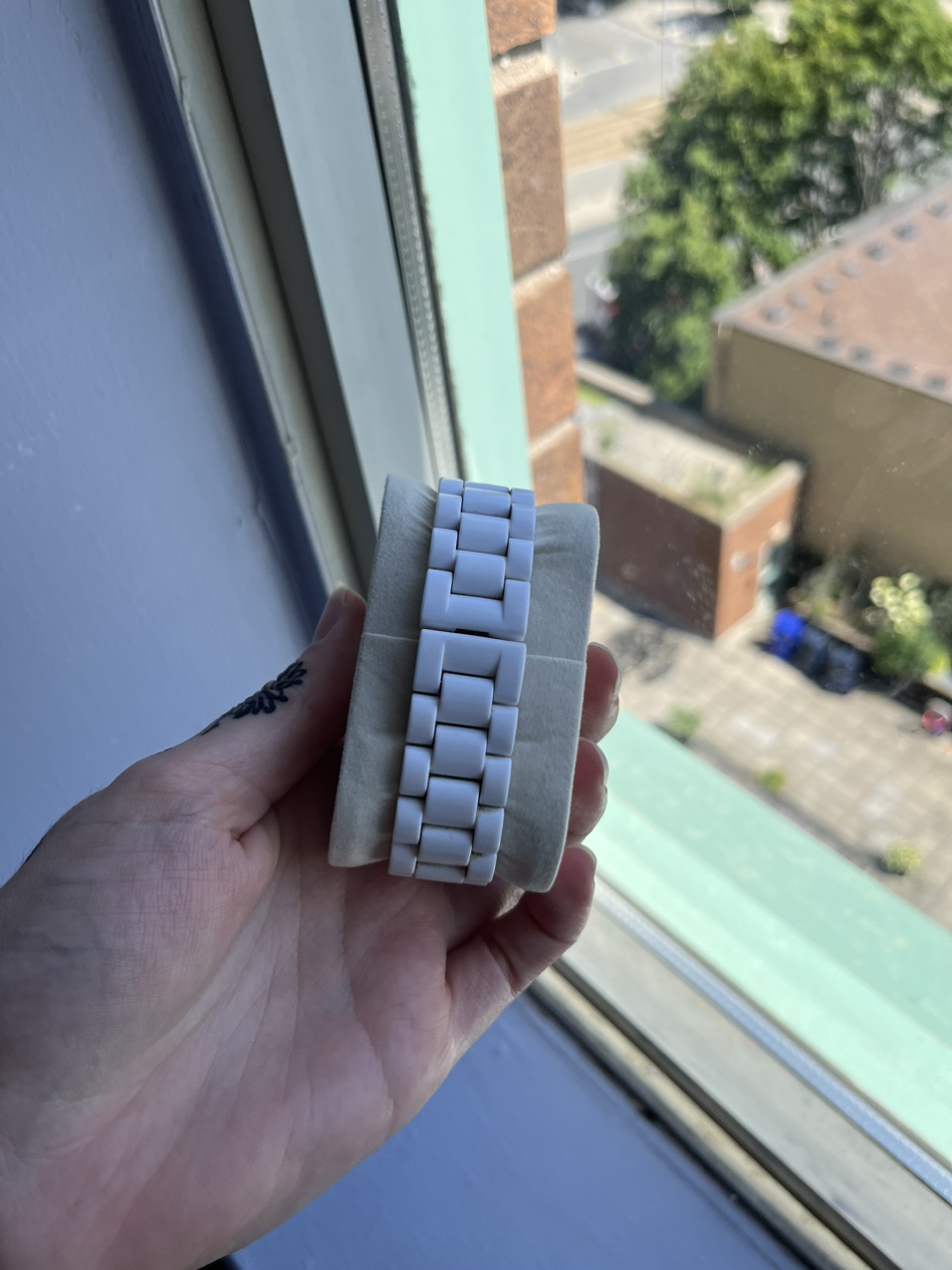 Anne Klein watch image indicator(3)