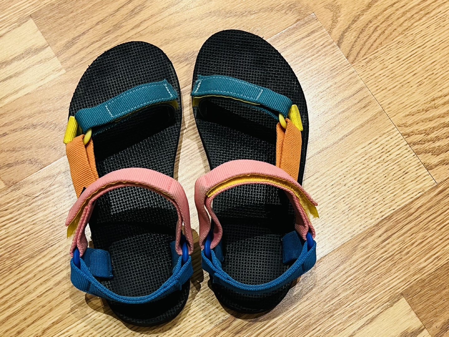 Women's Teva sandal size 6 image indicator(2)