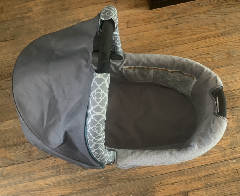 Baby bassinet with stand - photo 3