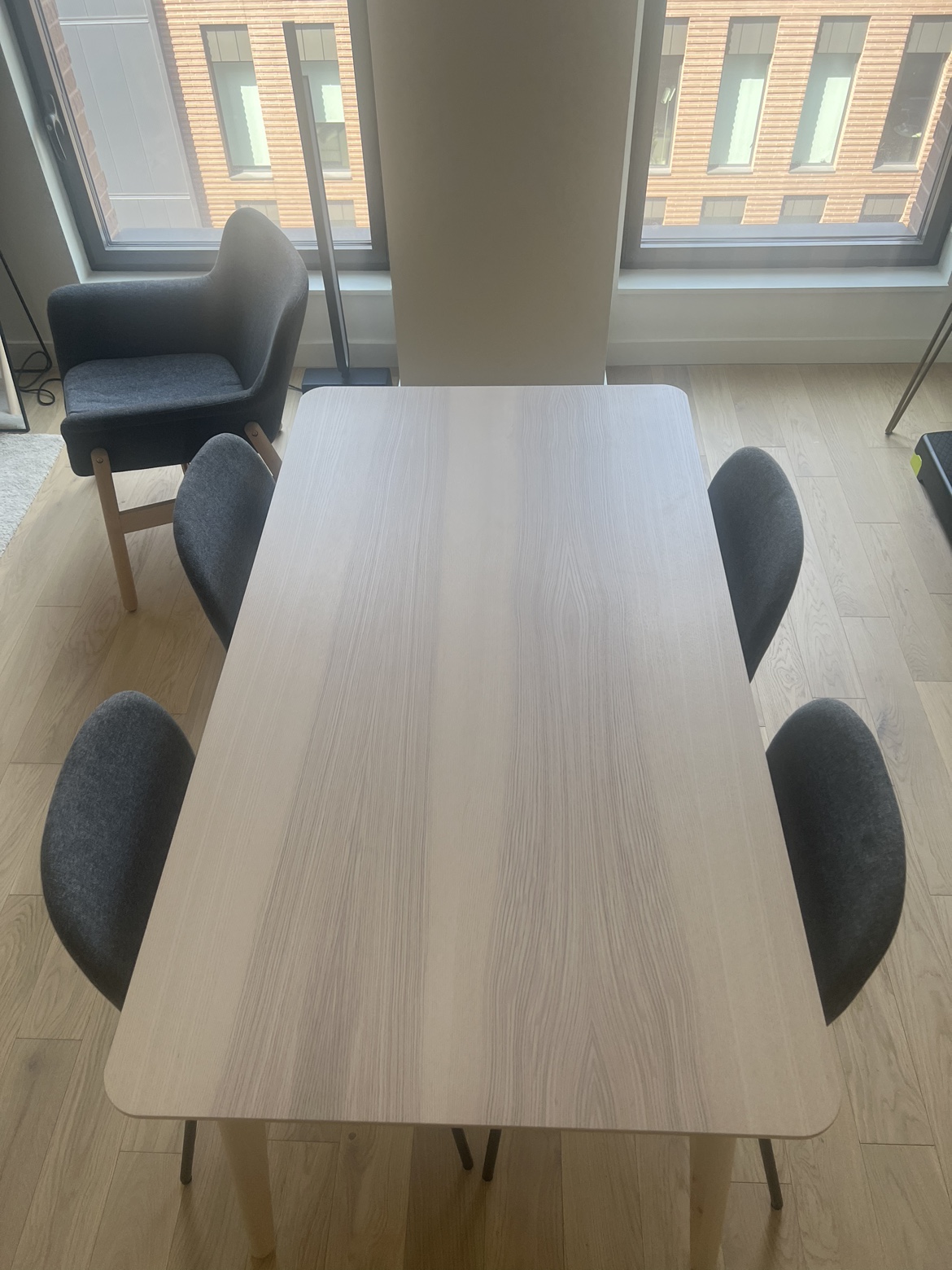 Dining table - photo 3