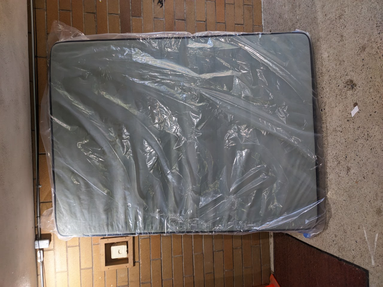 Queen Mattress - Restonic Comfort Care 3.5 to 4 years old - photo 2