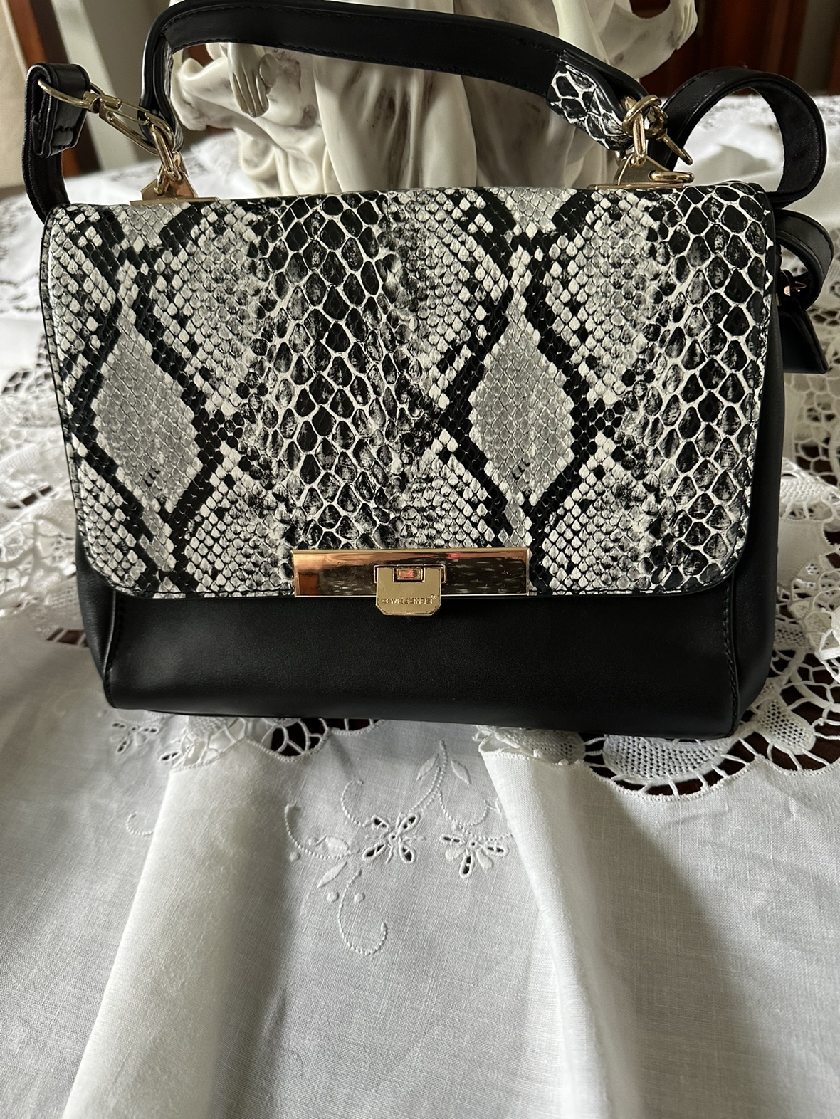 Purses, very good condition some new some used thumbnail