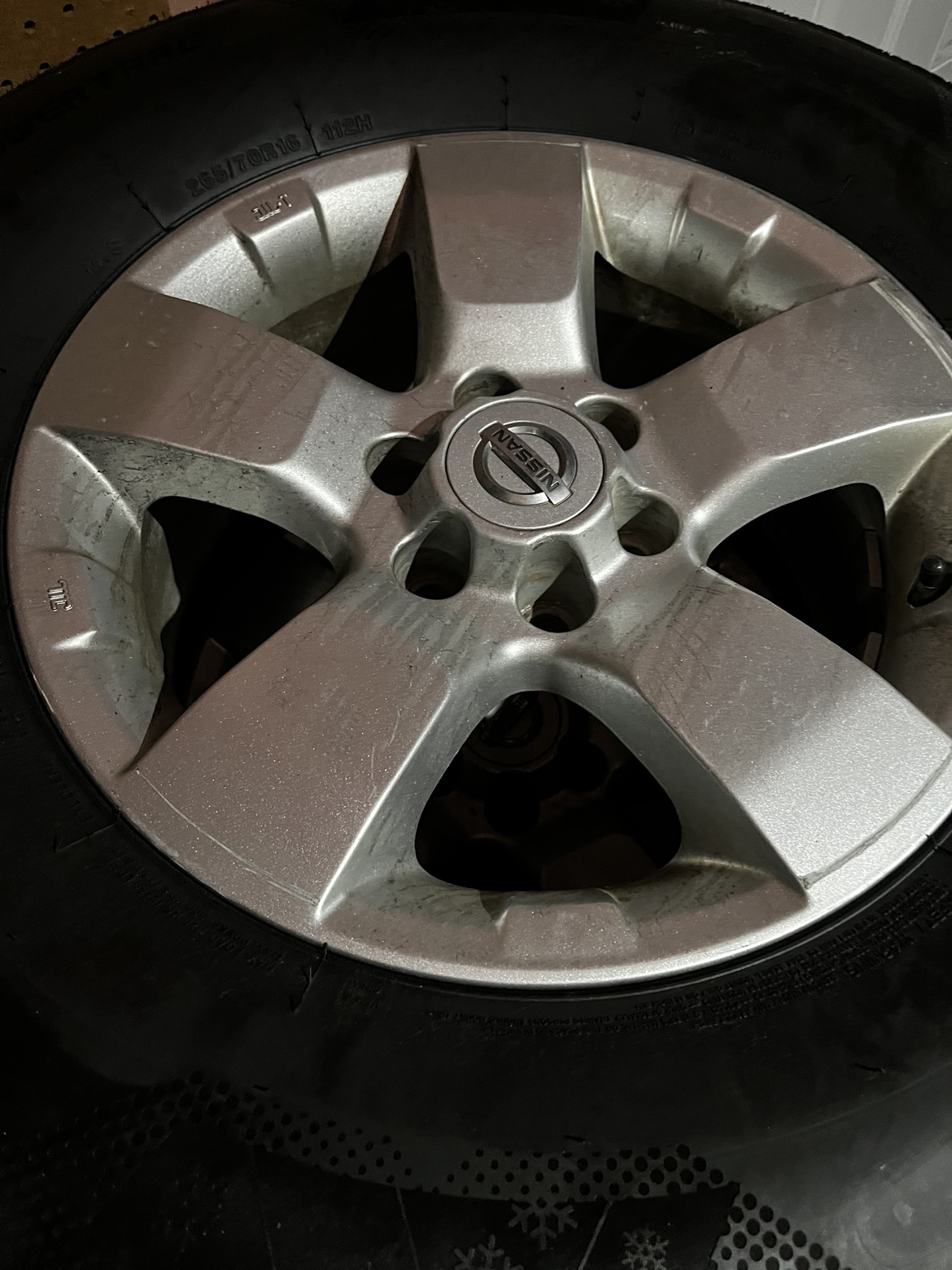 Winter tires 265/70/16 with Nissan Rims 6x114.3 bolt pattern thumbnail