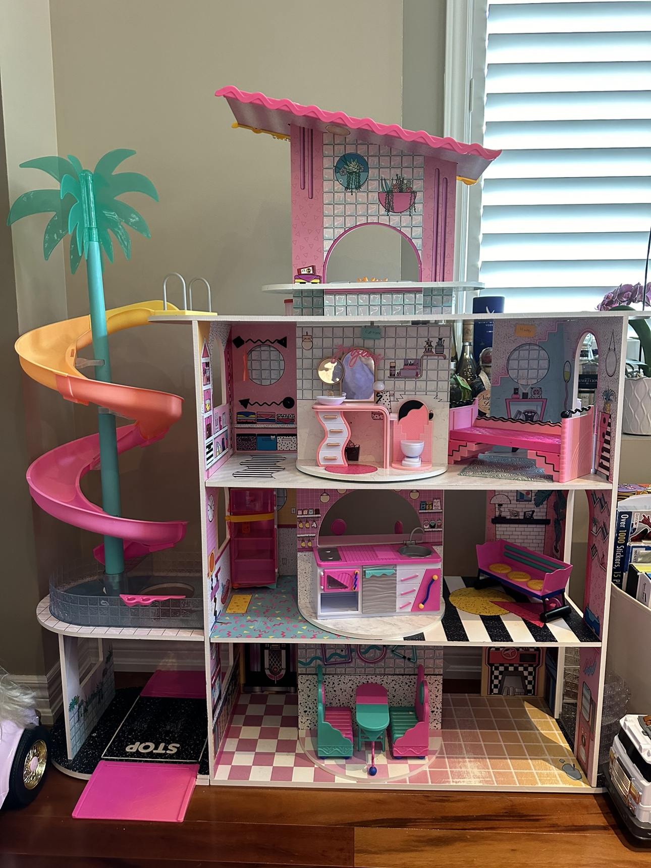 LOL Doll House (Fashion House Playset) thumbnail