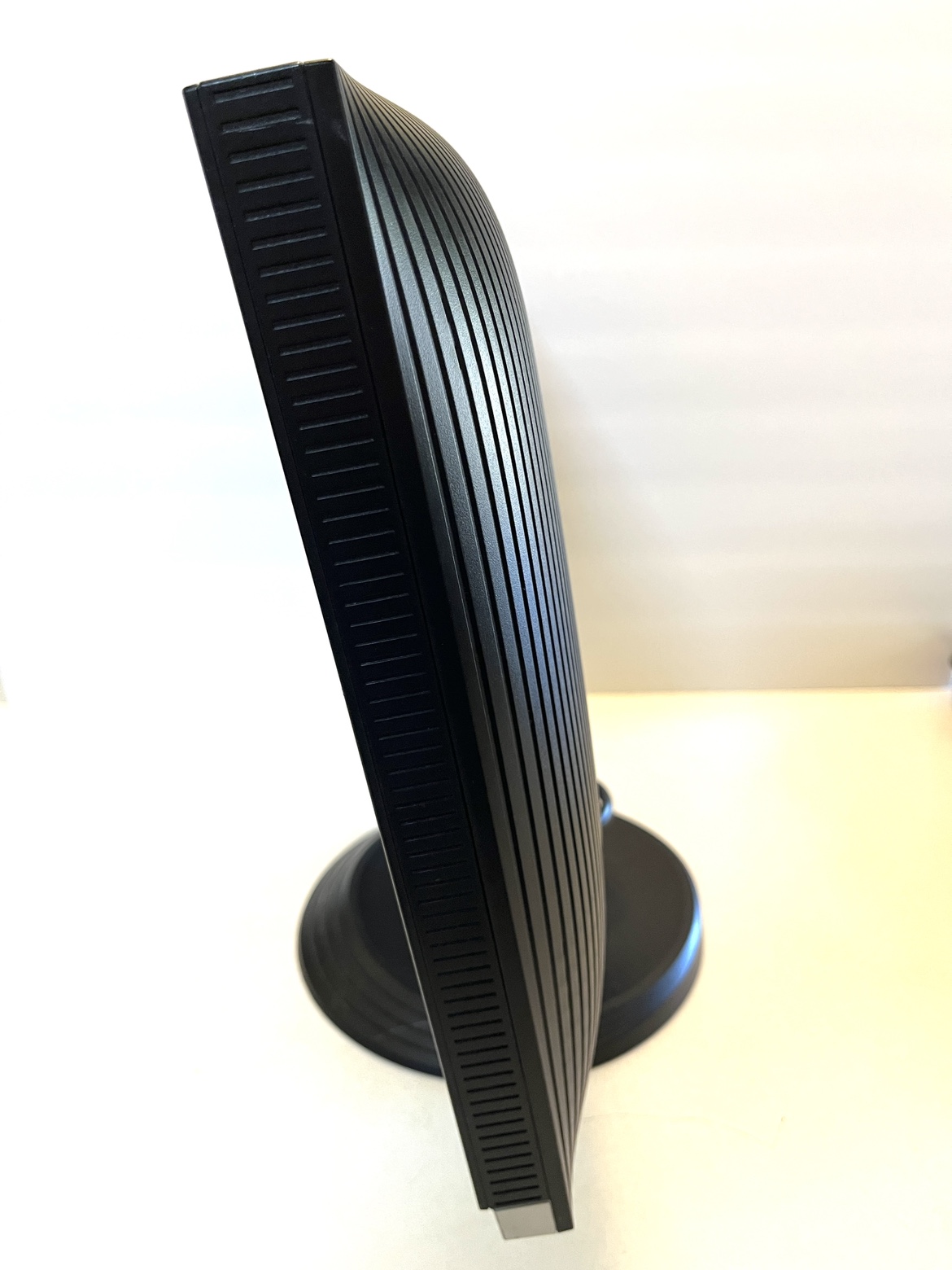 ViewSonic 20” Computer Monitor - with power and VGA cable image indicator(3)