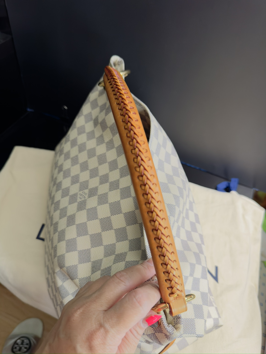 Authentic Louis Vuitton Artsy mm Azure image indicator(9)