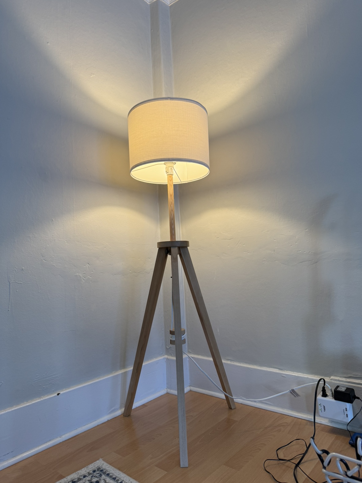 IKEA Lauters floor lamp comes with bulb