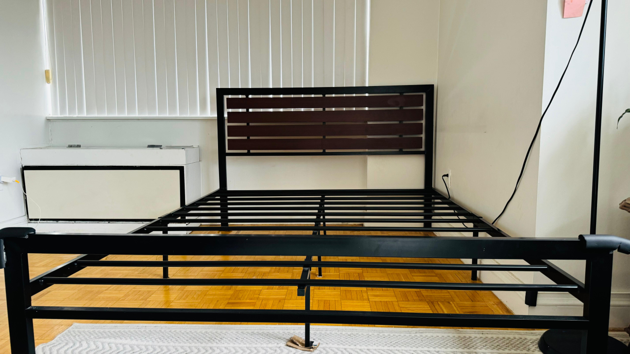 Metal Bedframe - Queen size