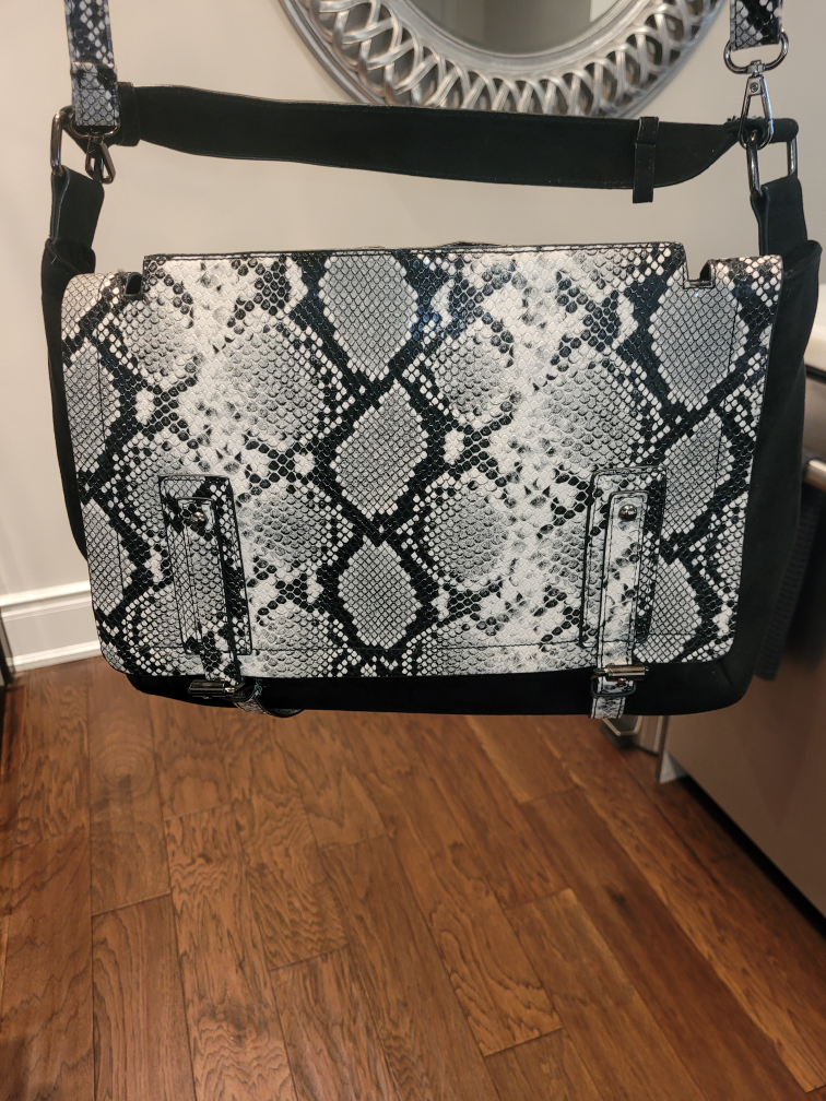 Black & White Crossbody Purse Fom Italy **Brand New** image indicator(2)