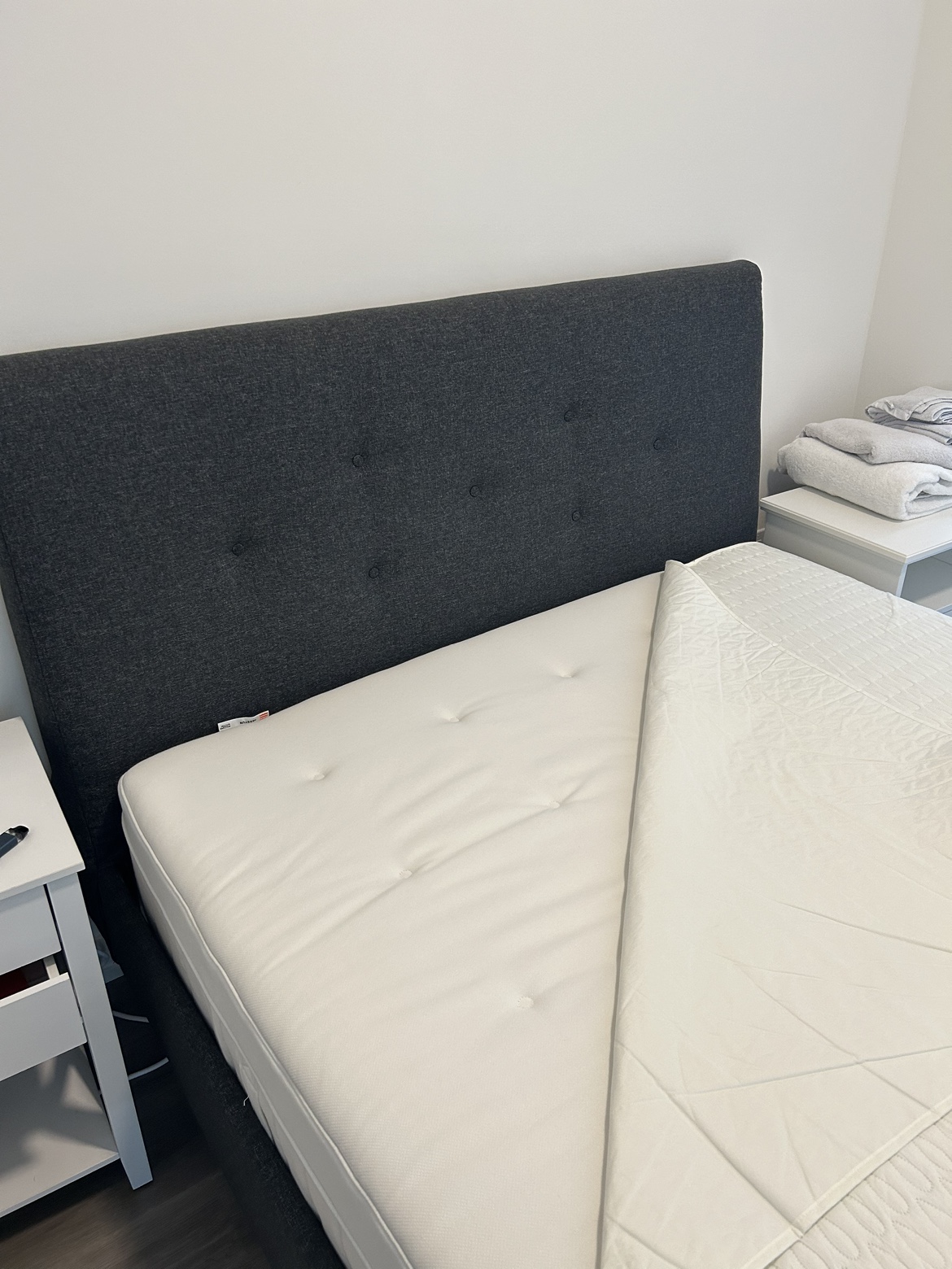 70%OFF!! Queen Size Bed frame + Mattress