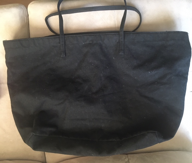 Victoria secret bag excellent/ new condition image indicator(3)