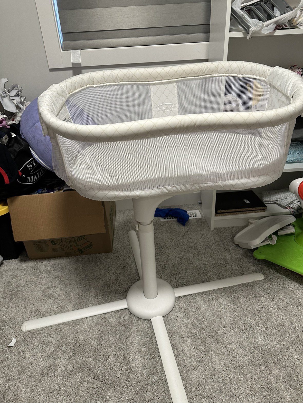 Halo Essentia Swivel Bassinest