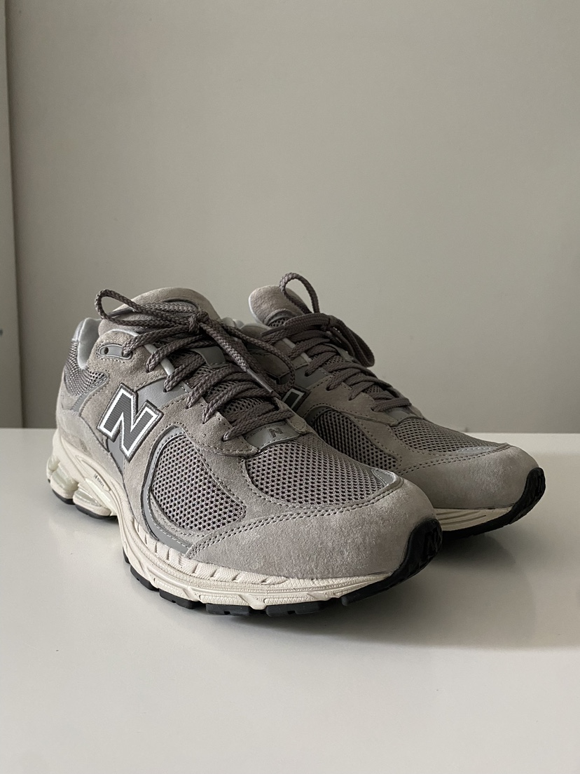 New Balance (Mens) 2002R Light Grey