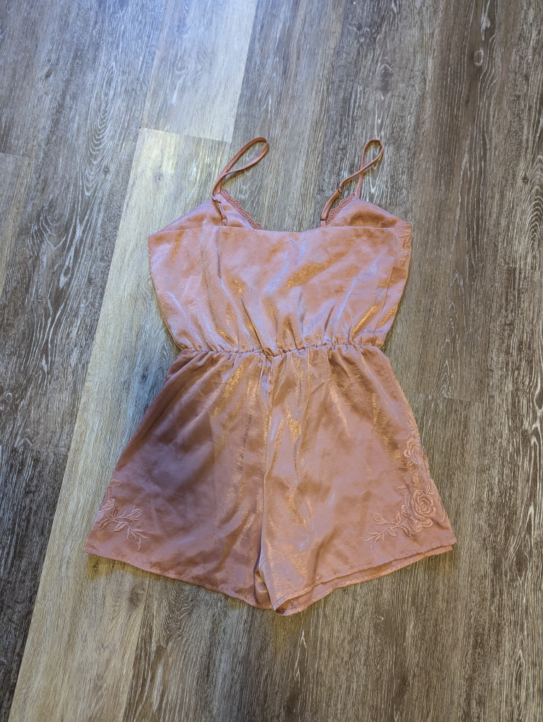 Small Kendall & Kylie pink romper - small image indicator(3)