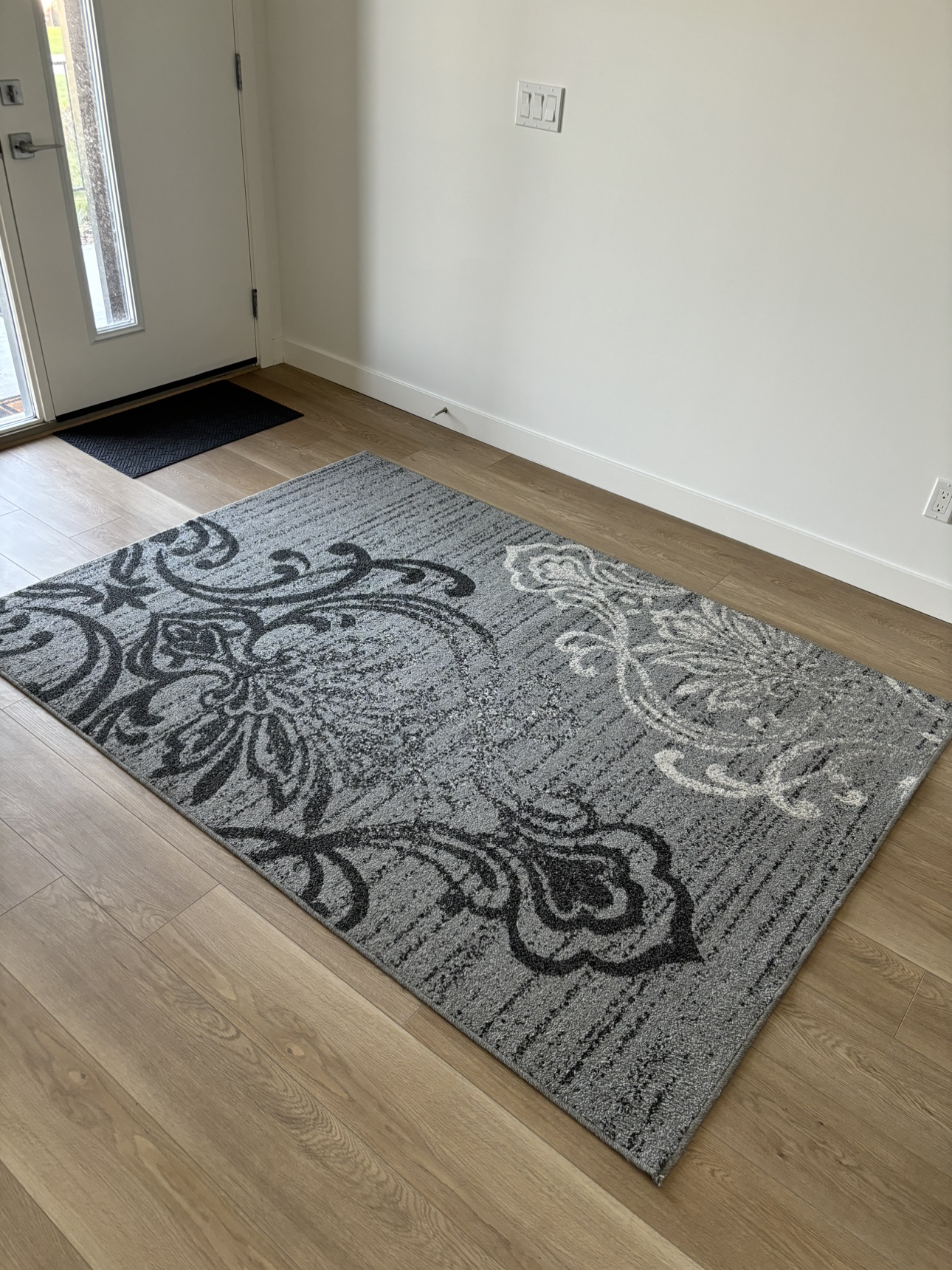 5x7 area rug #freecycle thumbnail