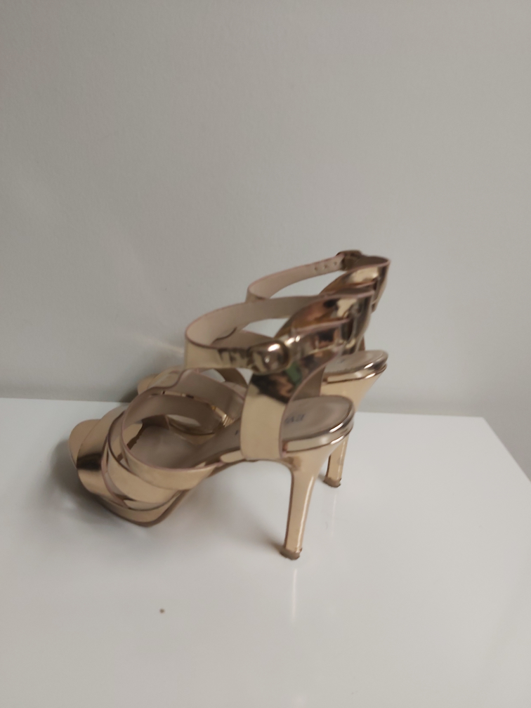 EVA MARIA gold heels, size 7.5 image indicator(3)