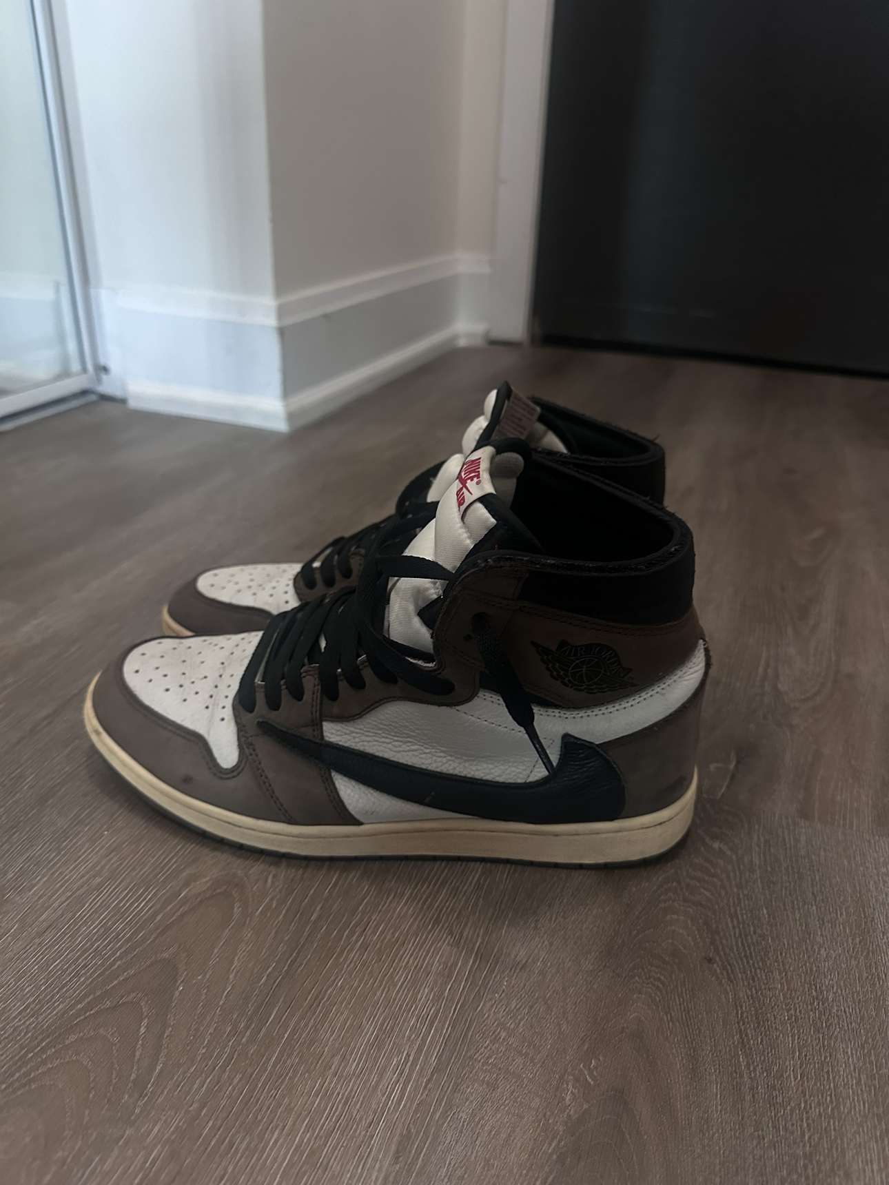 Air Jordan 1 Travis Scott Mocha - MOVING OUT SALE