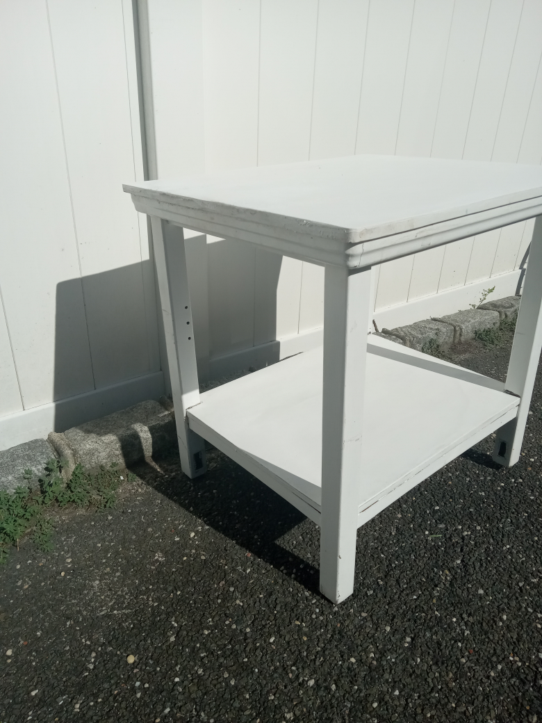 white coffee table - photo 3