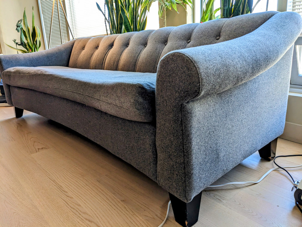 **Must move this or in the trash it goes - 60's vintage sofa - photo 4