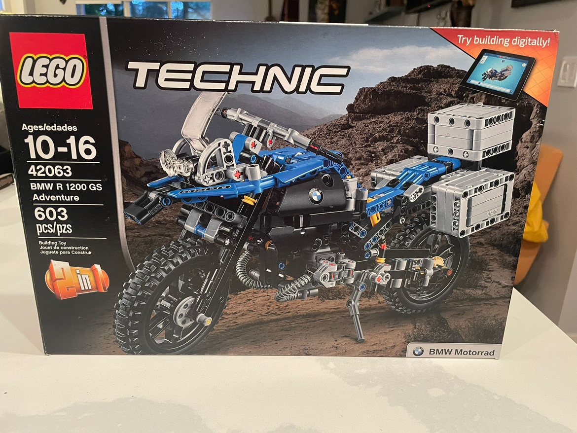 LEGO Technic BMW R 1200 GS Adventure (42063) thumbnail
