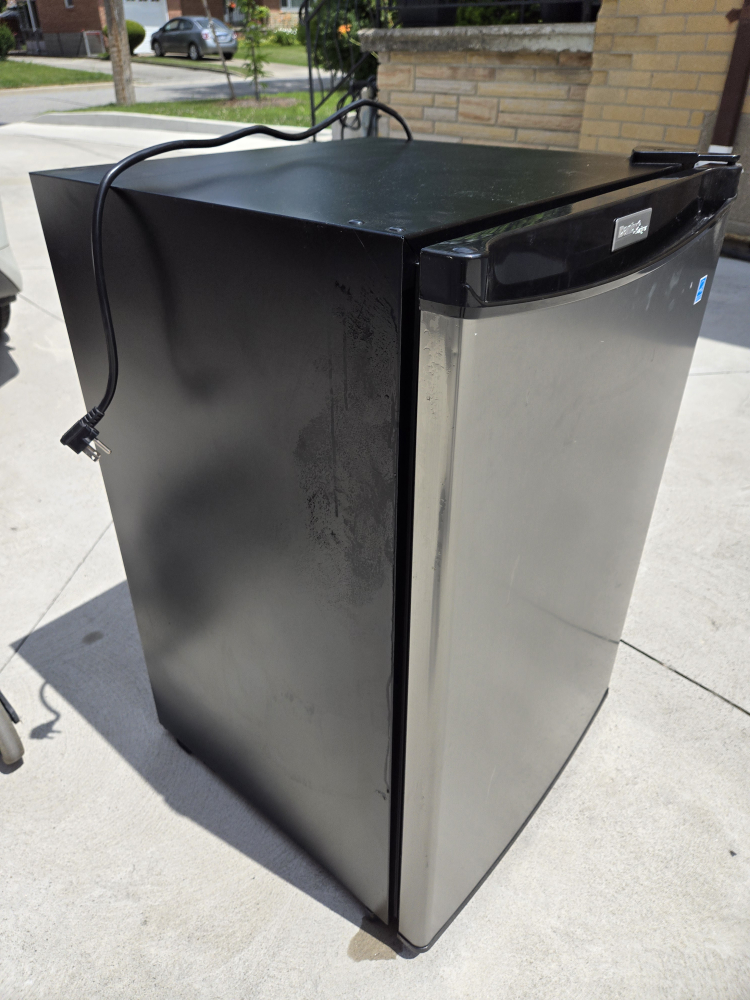 Clean Mini Fridge thumbnail
