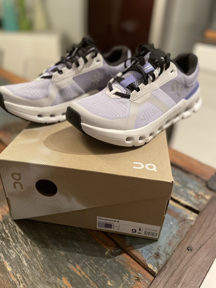 On Women’s Cloudrunner 2, size 9