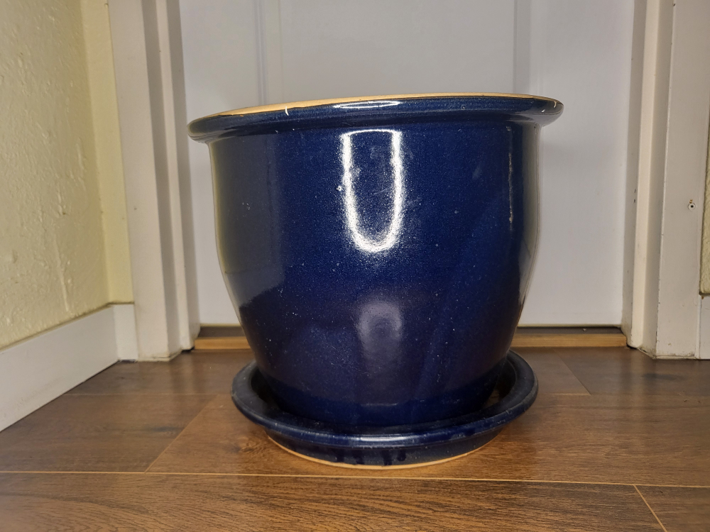 Large ceramic planter thumbnail