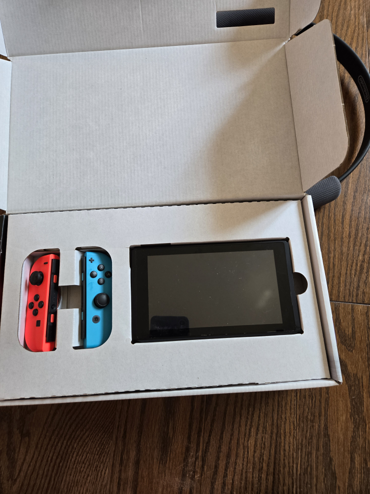 Nintendo Switch -Original with accessories & games - photo 2