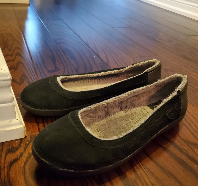 👡  🥿 👠Brand New - Women's Crocs - size 8.5 suade thumbnail