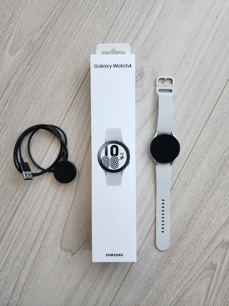 Galaxy Watch 4 - 44mm (silver band)