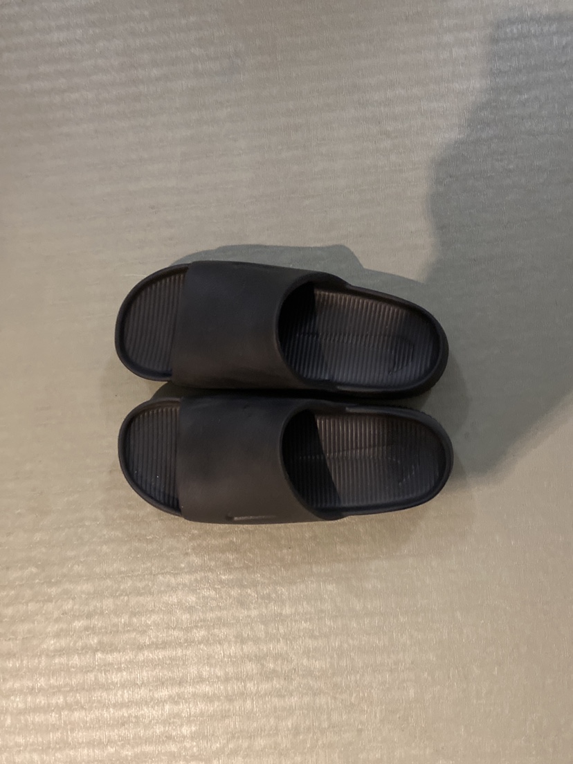 “Nike” Calm slides size 8