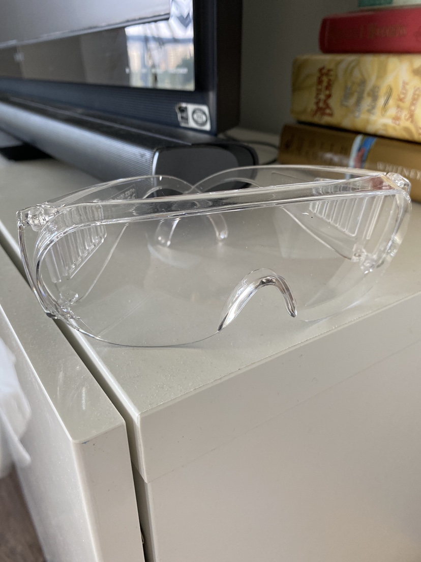 Plastic goggles