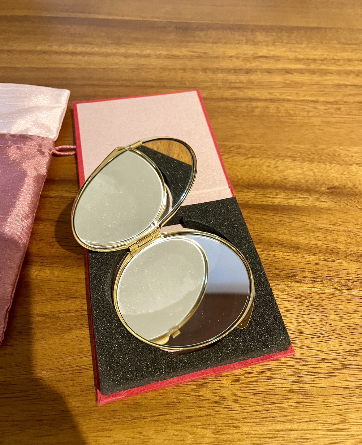 Pocket mirror with gift box and pouch image indicator(3)