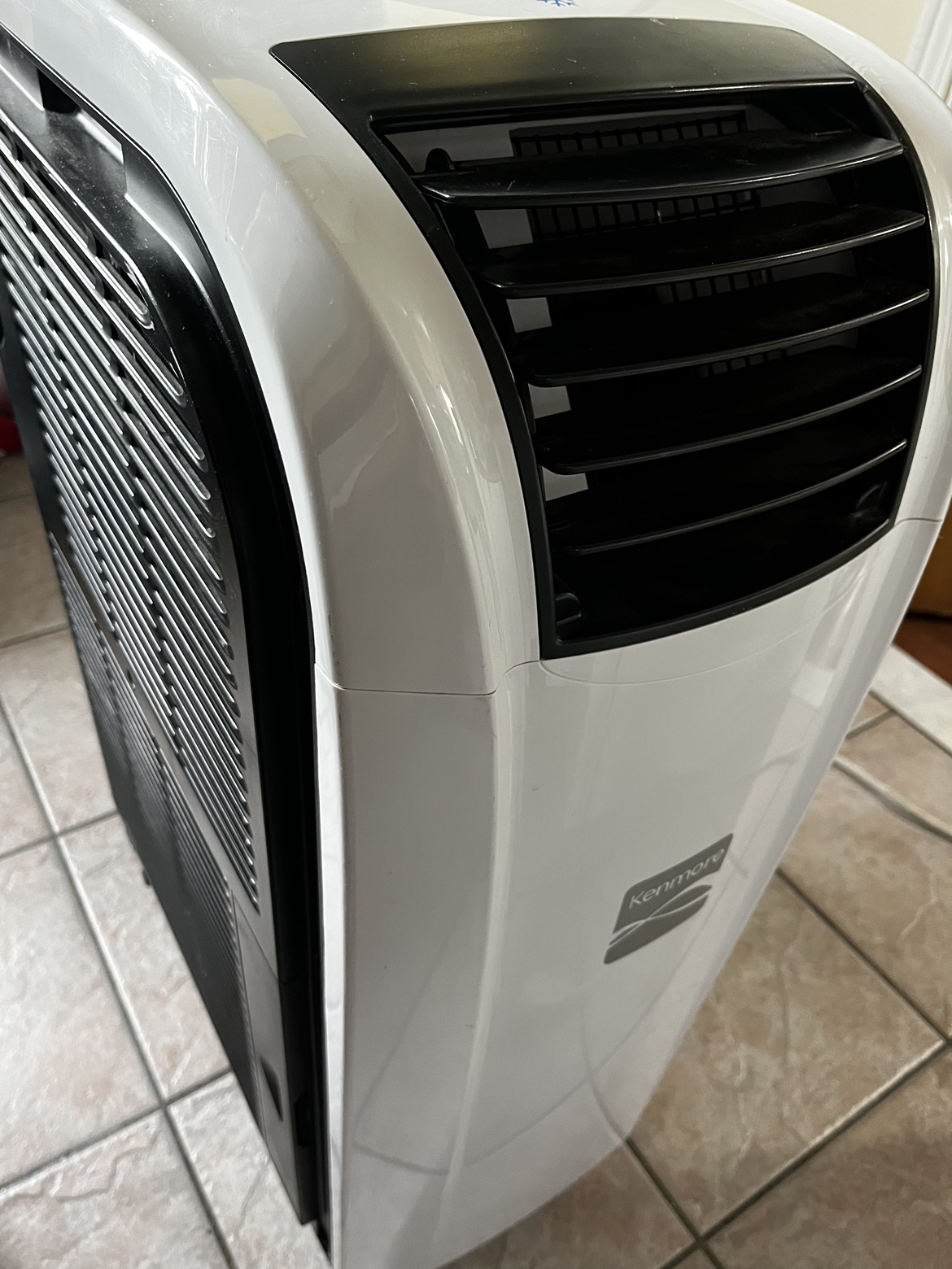 Portable air conditioner + window accessories