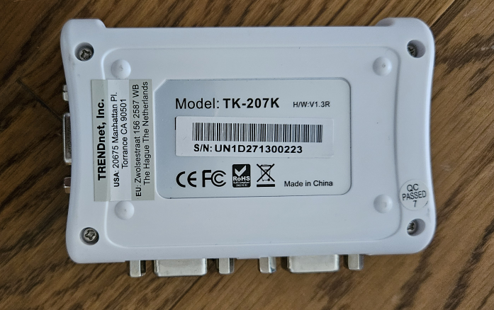 Switch between two computers with VGA connections image indicator(3)