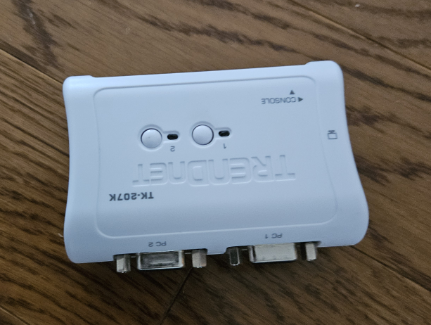 Switch between two computers with VGA connections image indicator(4)