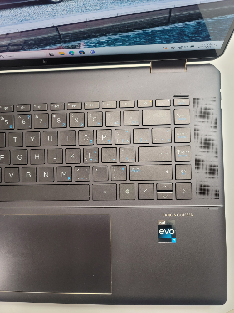 HP SPECTRE COREI7 2TB SSD image indicator(6)