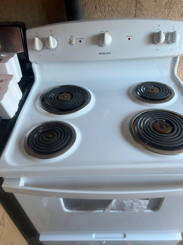 Hotpoint Electric Stove - photo 3