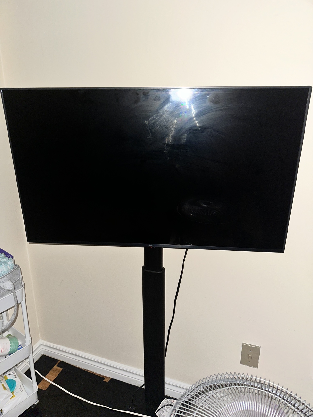 43’ LG smart tv with stand
