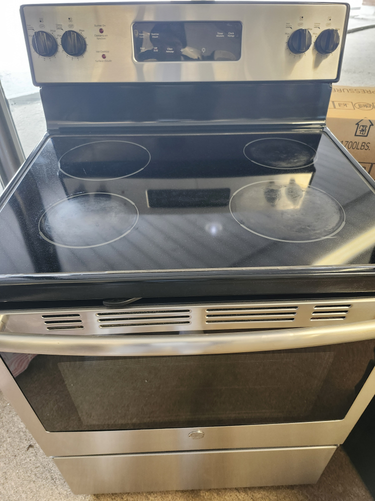 Used GE glass top electric range  in good condition - photo 5