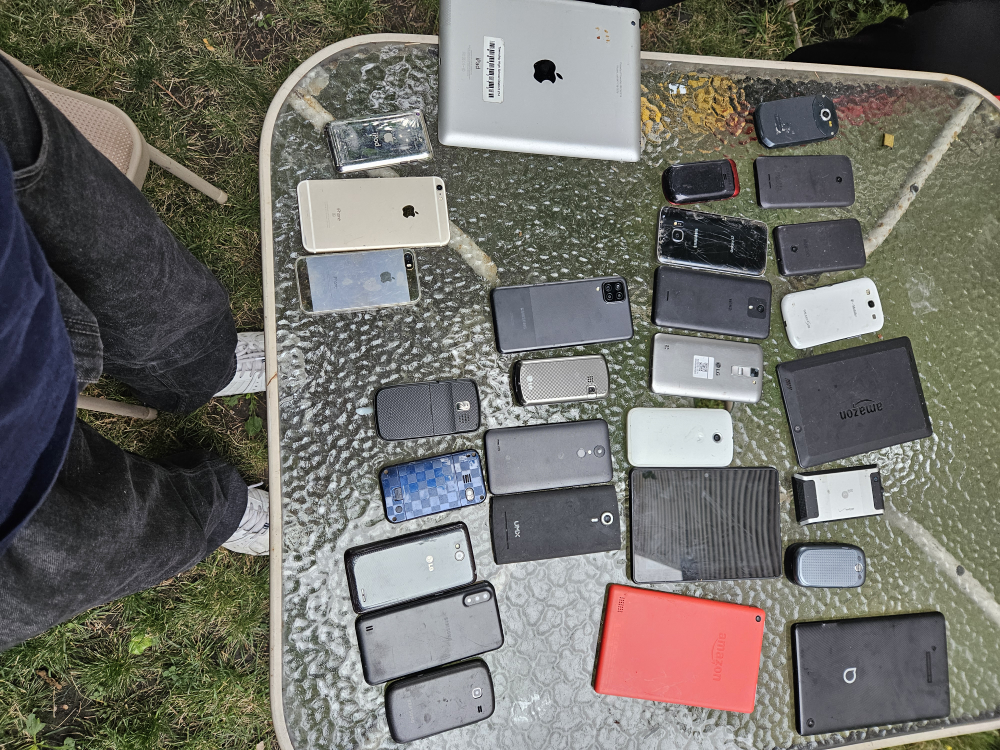 20 Untested cell phones and 2 apple iPhones - photo 2