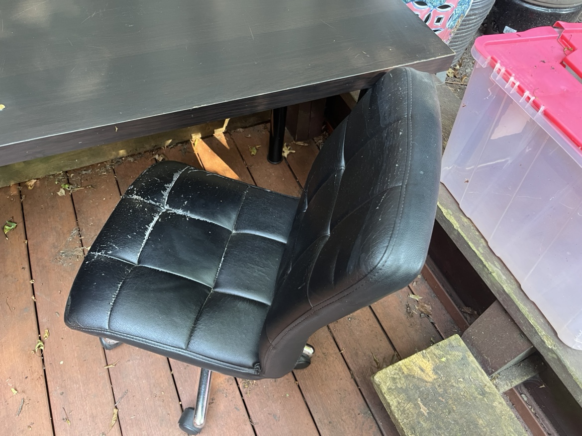 Desk and chair - photo 2