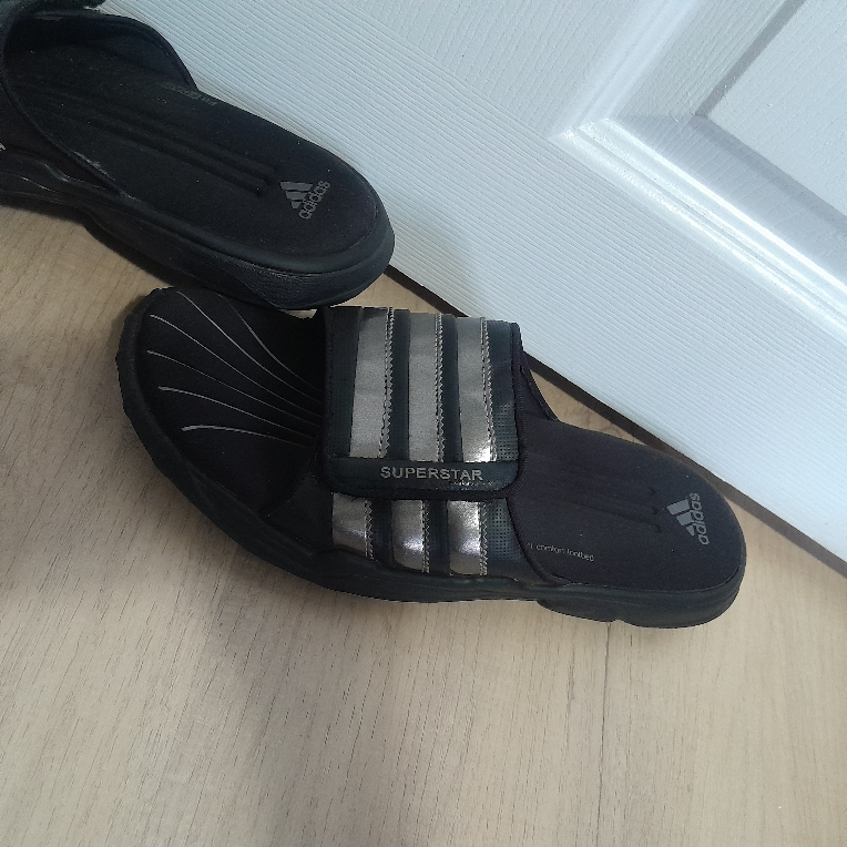 Adidas slide thumbnail
