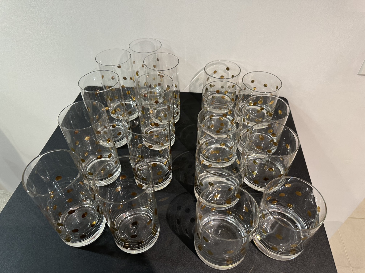 Moving Sale! - 18 Glasses, 2 Sizes (Full Set, European) - photo 5