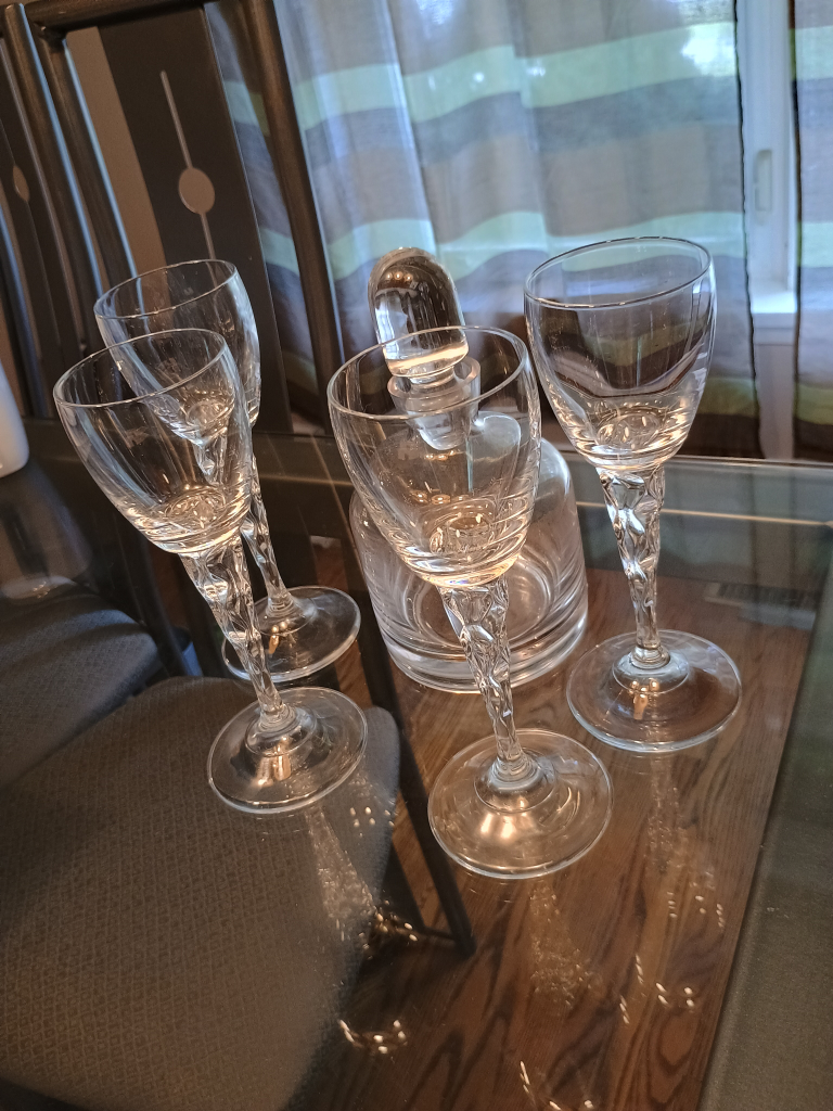 liquor glasses and bottle - photo 2