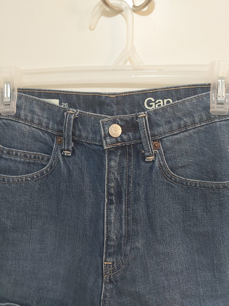 GAP original high rise jean shorts, size 26 image indicator(2)