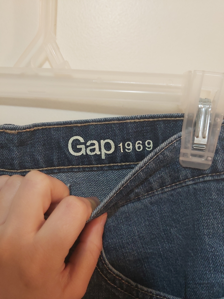 GAP original high rise jean shorts, size 26 image indicator(4)