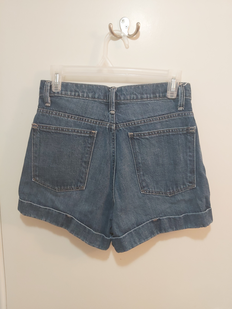 GAP original high rise jean shorts, size 26 image indicator(5)